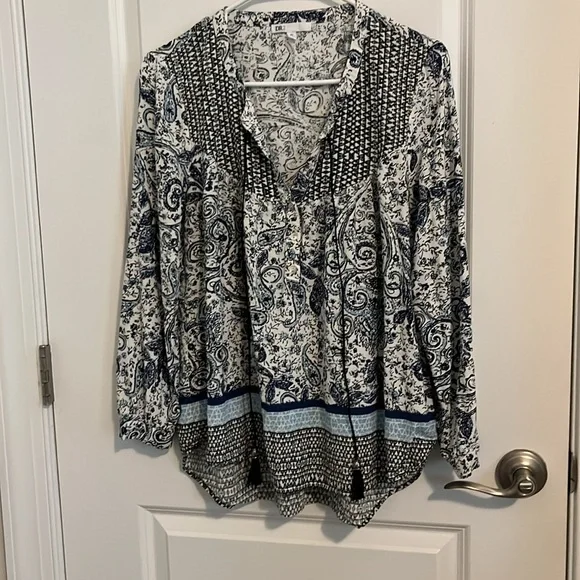 DR2 Loose Fit Blue and White Paisley Blouse 💚 - Picture 6 of 12